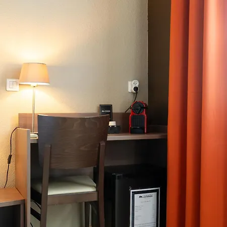 Hotel Logis Restaurant La Pause Rn7 Montelimar Nord La Coucourde